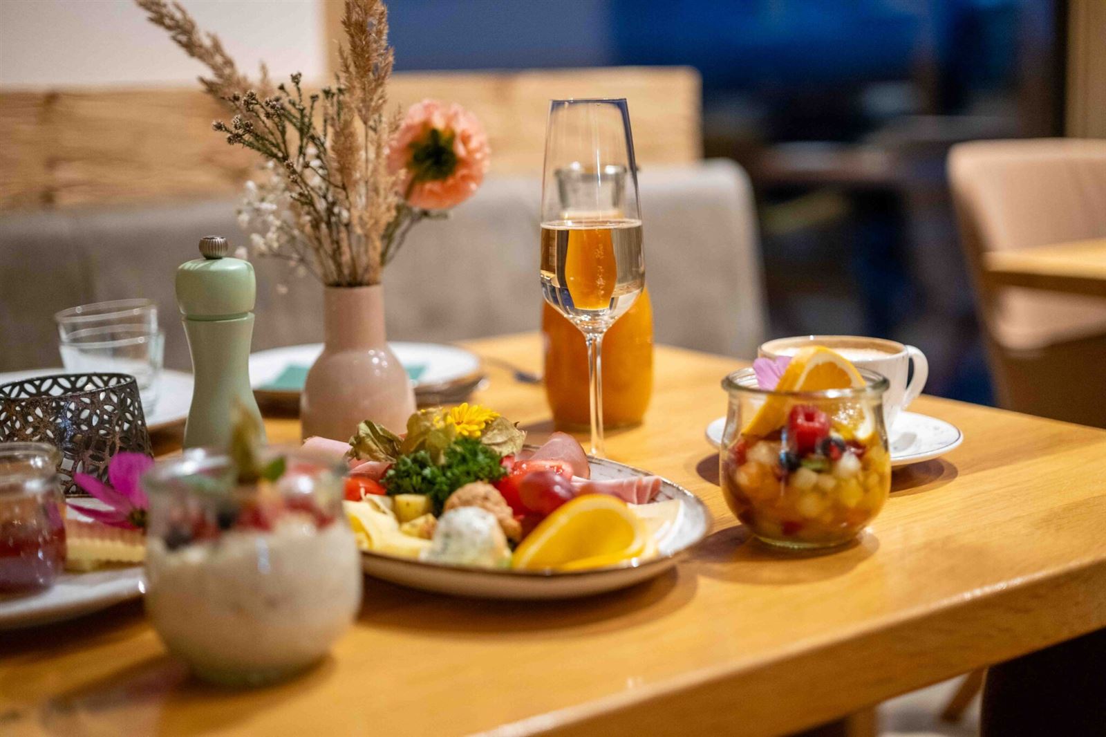 Frühstück mit frischen Zutaten